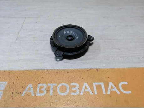 Avensis 2 динамик задний в дверь