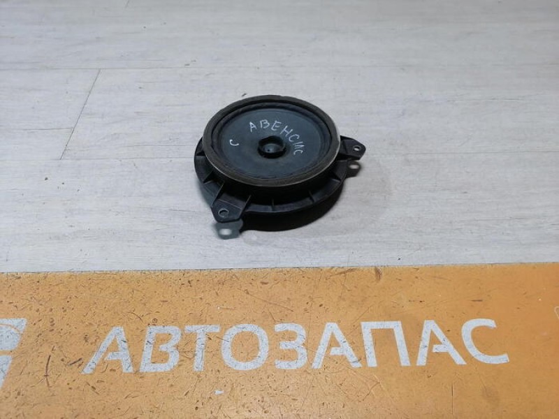 Avensis 2 динамик задний в дверь