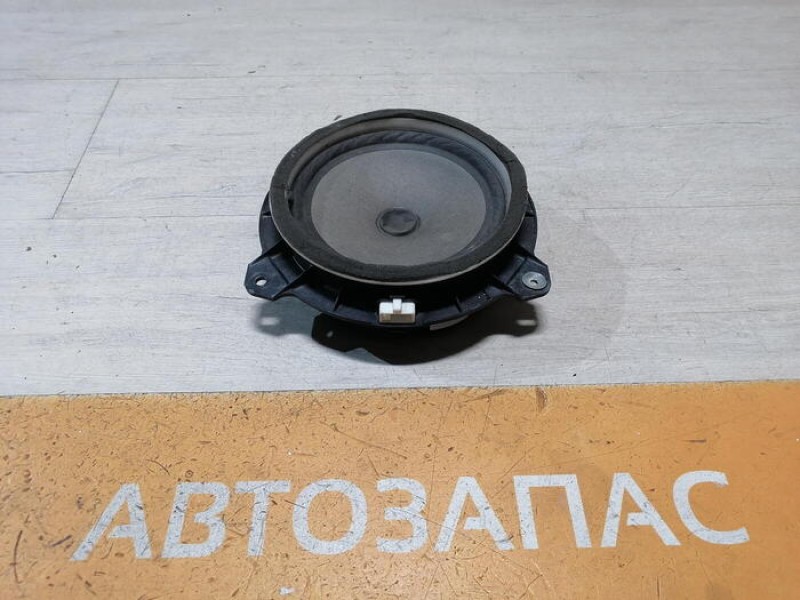 Avensis 2 динамик передний в дверь