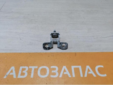 Kuga петля багажника левая