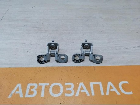 Kuga петля багажника правая