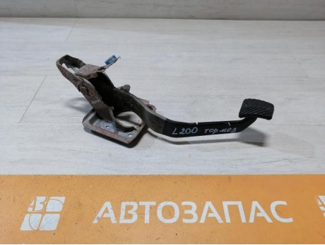 L 200 педаль тормоза