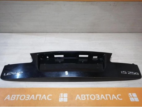 Lexus IS 250 молдинг крышки багажника