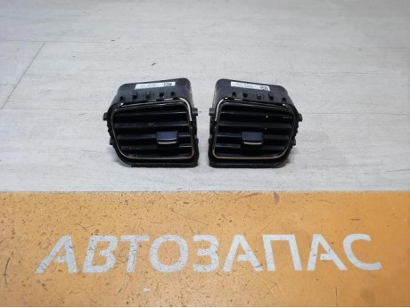 Logan 2 дефлектор торпедо центральный правый