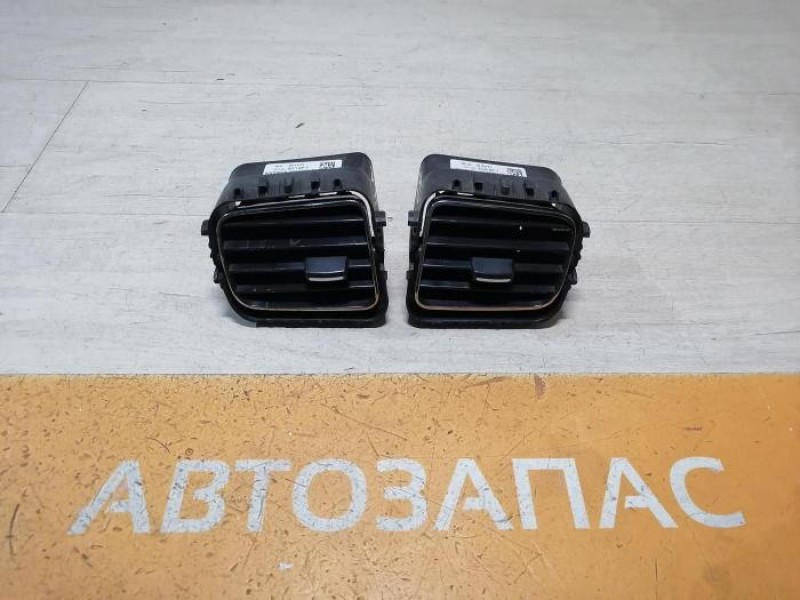 Logan 2 дефлектор торпедо центральный правый