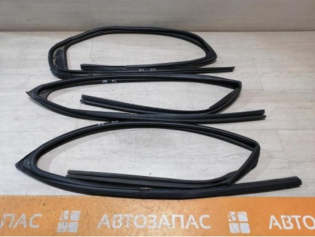 Logan 2 бархотка верхняя передняя правая