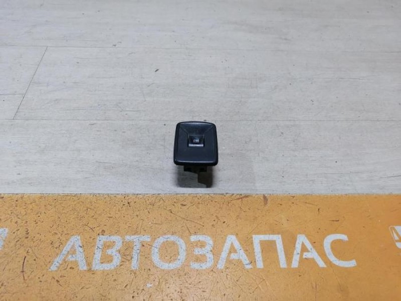 Logan 2 кнопка стеклоподъемника