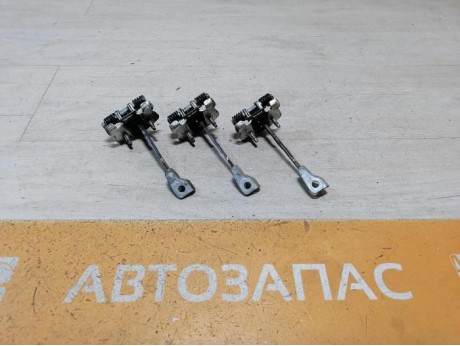 Logan 2 ограничитель двери