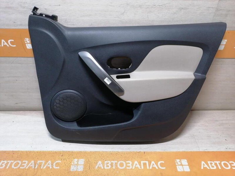 Logan 2 обшивка двери передняя правая эл черная+бежевая деф