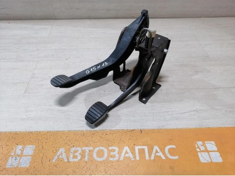 Almera G15 педаль сцепления