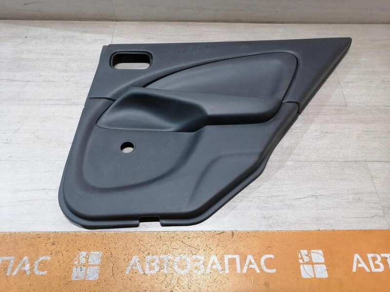 Almera Classic обшивка двери задняя правая мех