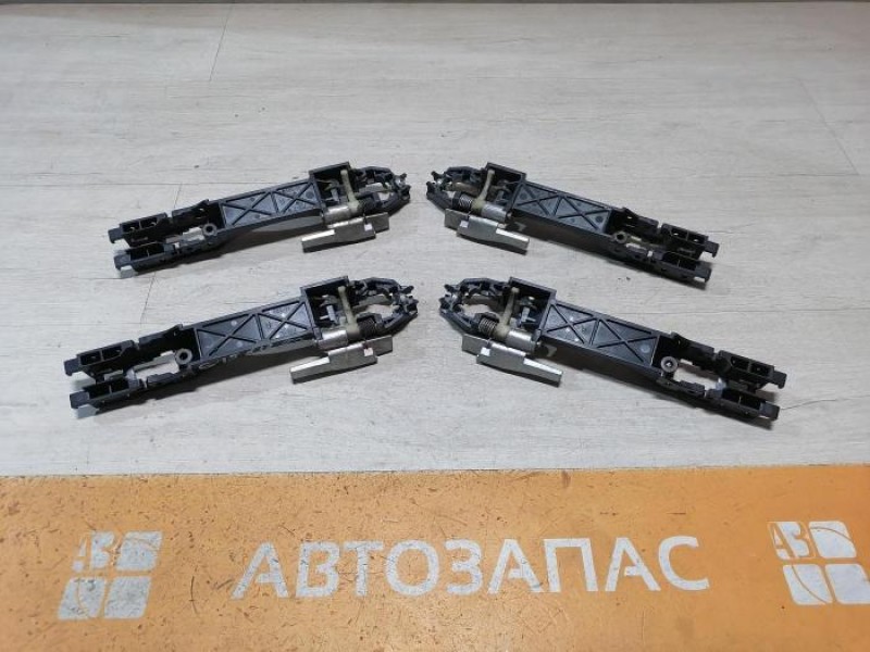 Almera G15 кронштейн ручки двери левый