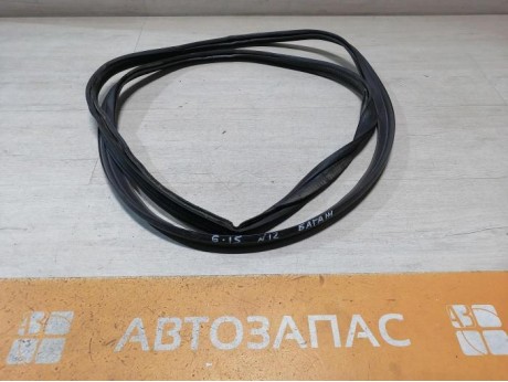 Almera G15 уплотнитель багажника