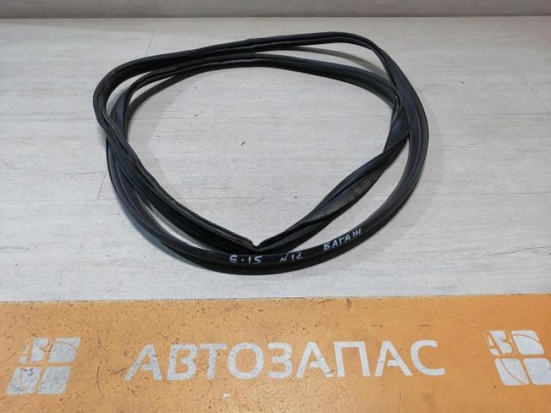 Almera G15 уплотнитель багажника