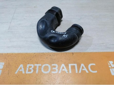 Octavia патрубок корпуса воздушного фильтра 1k0129618
