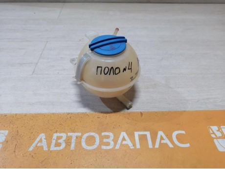 Polo №4 бачок расширительный