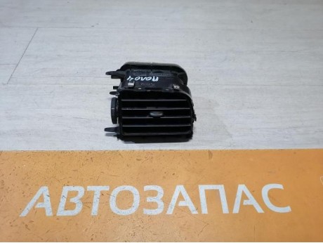 Polo №4 дефлектор торпедо центральный правый