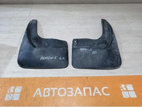 Polo №5 брызговик задний левый