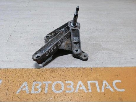 Almera G15 кронштейн верхней подушки коробки мкпп