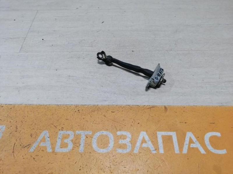 Almera G15 ограничитель двери передний