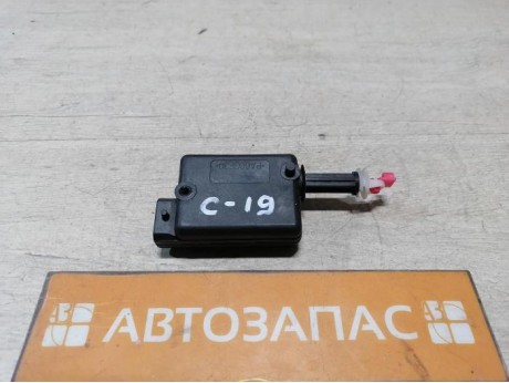 Sandero 2 активатор замка багажника