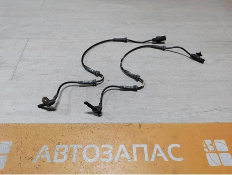 Sandero 2 датчик АБС передний