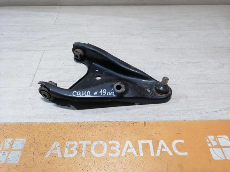 Sandero 2 рычаг правый