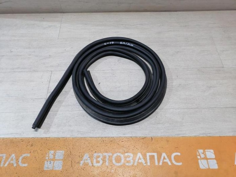 Sandero 2 уплотнитель багажника