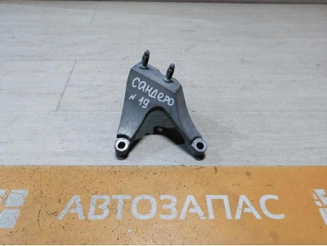 Sandero 2 кронштейн верхней подушки коробки мкпп