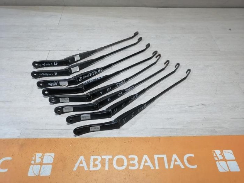 Sandero №4 поводок дворника левый