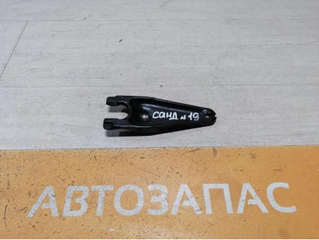 Sandero 2 вилка сцепления