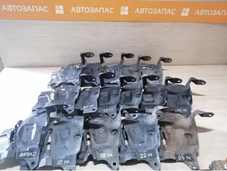 Sandero №8 пыльник двигателя левый