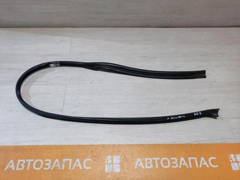 Swift молдинг крыши левый