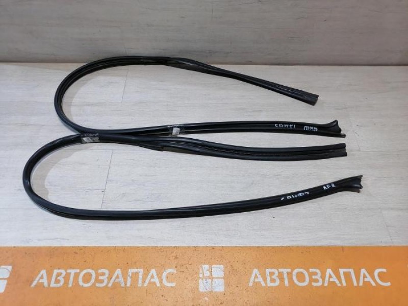 Swift молдинг крыши правый