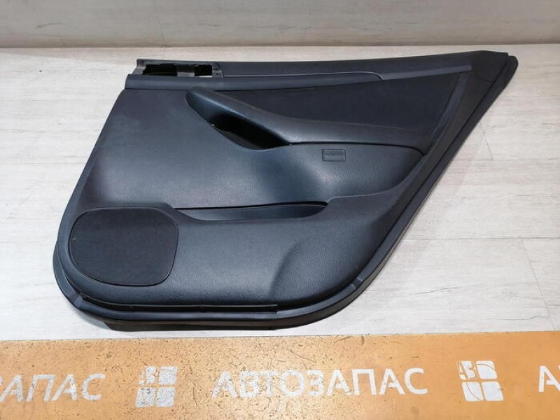 Avensis 2 обшивка двери задняя правая эл