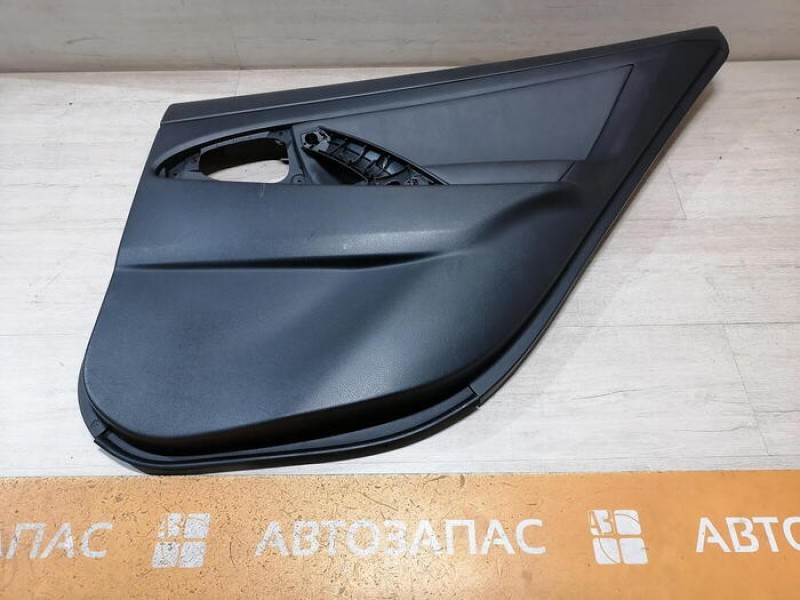 Camry v40 П обшивка двери задняя правая эл деф кожа