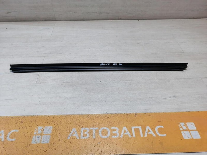 Corolla бархотка внутренняя передняя правая