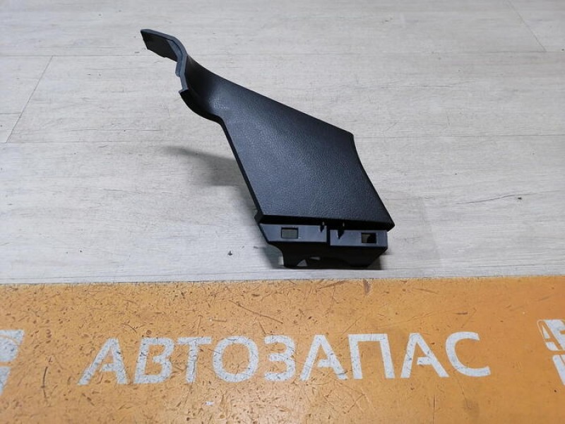 Corolla обшивка задней стойки левая