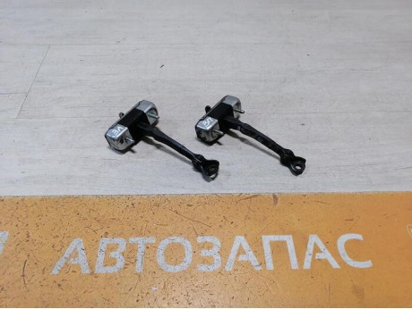 Corolla ограничитель двери задний