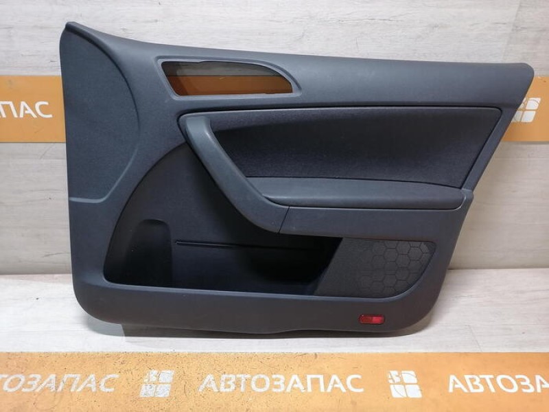 Yeti обшивка двери передняя правая эл деф