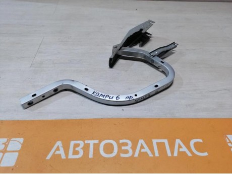 Camry v40 №6 петля багажника правая
