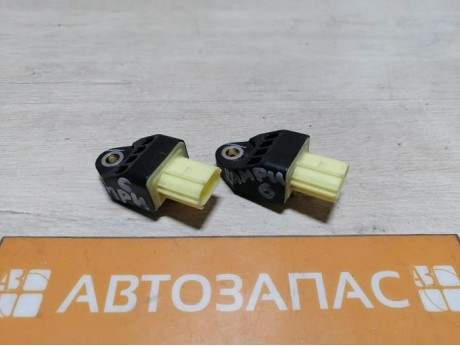 Camry v40 №6 датчик удара боковой
