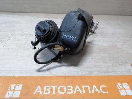 Mercedes E210 горловина бензобака
