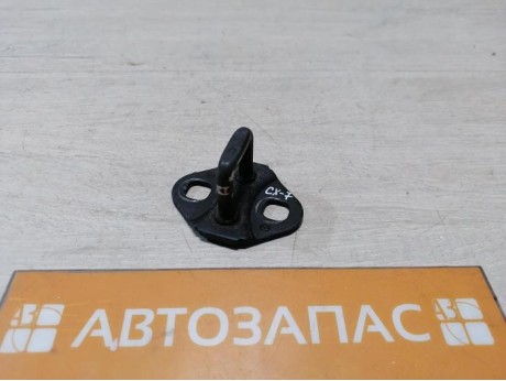 Mazda CX7 петля замка багажника