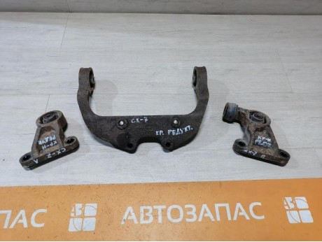 Mazda CX7 кронштейн заднего редуктора к-кт