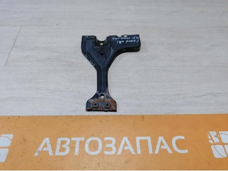 Tiguan №4 кронштейн замка капота