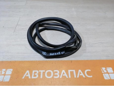 Rio 3 №8 уплотнитель двери передний правый