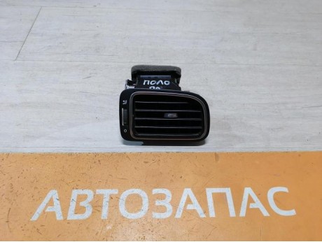 Polo дефлектор торпедо правый хром