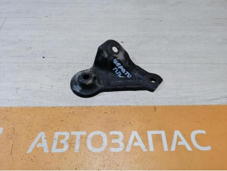 Cerato 2 №1 кронштейн подрамника правый