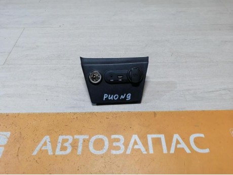 Rio 3 №9 AUX USB прикуриватель розетка аукс усб